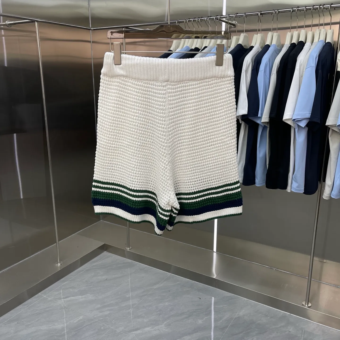 CASABLANCA Casablanca sweater suit (high version) Original development Comfortable upper body Imported equipment Original high-density embroidered seal Two-color splicing Hand-sewn cuffs + hem Made by domestic first-line brands Factory OEM workmanship Impeccable Sizes: S M L XL XXL